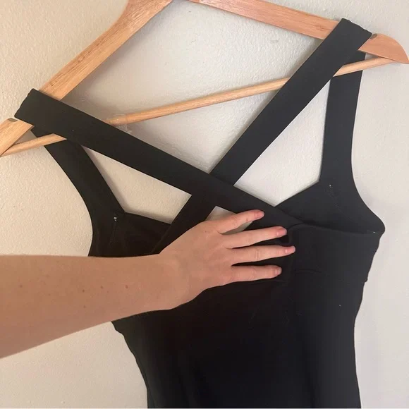 Elegant Black Dress - Picture 4 of 6